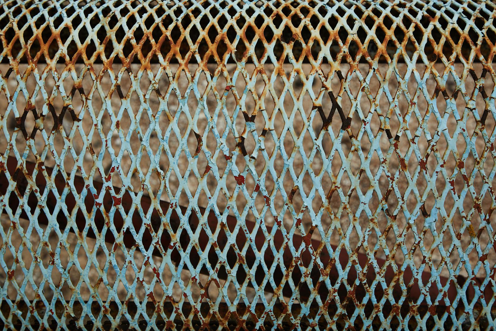 A rusty lattice